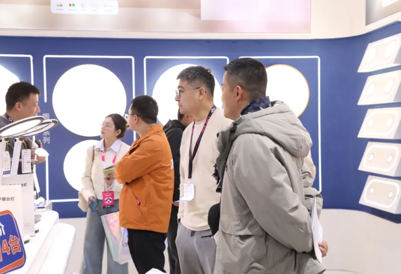 贝发集团亮相2025上海国际眼镜展，引领护眼科技新潮流