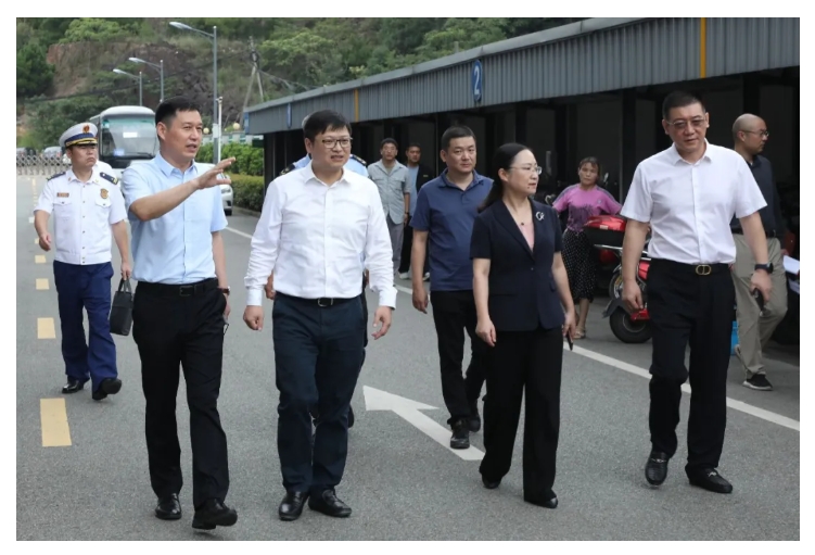 北仑区委常委、常务副区长屠斌斌率队赴贝发集团开展安全生产专项检查
